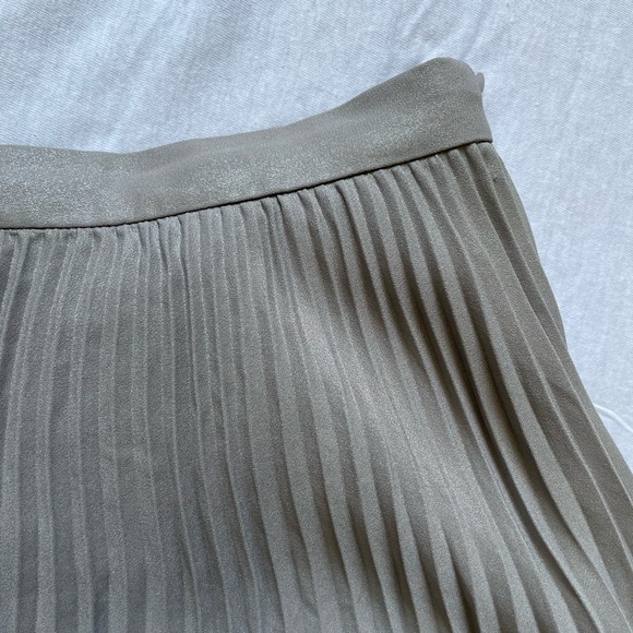 Club Monaco Pleated Twirl Midi Skirt - Picture 2 of 8